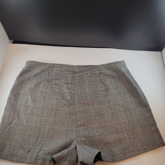 WOMEN"S FOREVER 21 SIDE ZIP CLOSURE SHORT - Picture 8 of 16